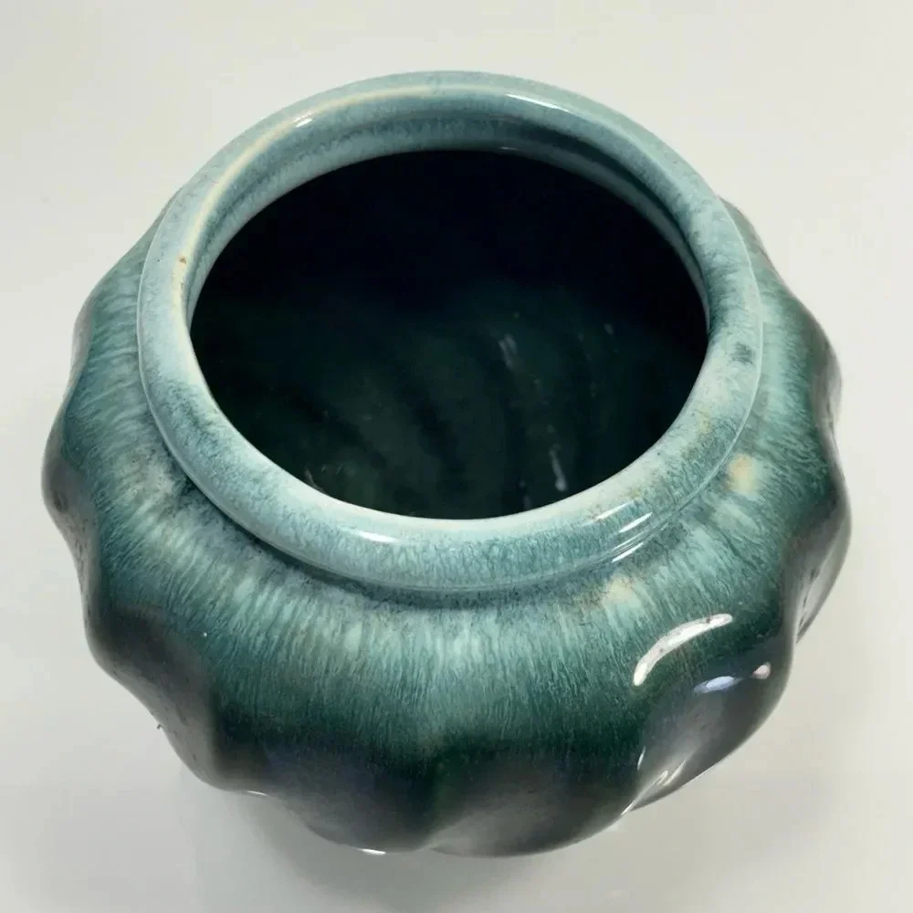 Vintage MCM USA Ceramic Green White Glaze‎ Swirl Urn Vase